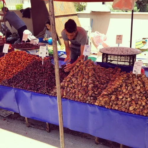 Vrijdag markt Antalya lekkere dadels