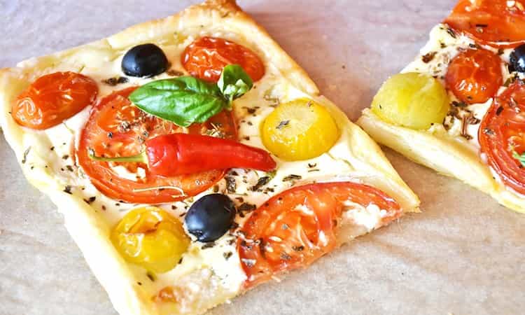 Tomaten plaat pizza