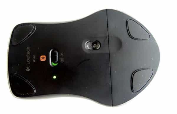 Logitech M560 Muis onderkant