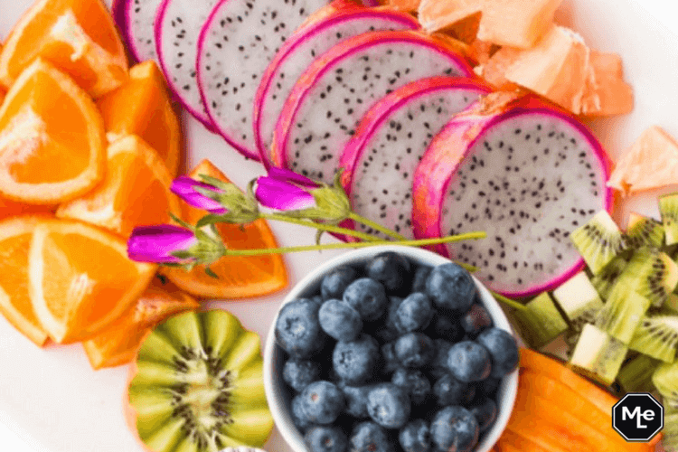 zomers fruit als ontbijt
