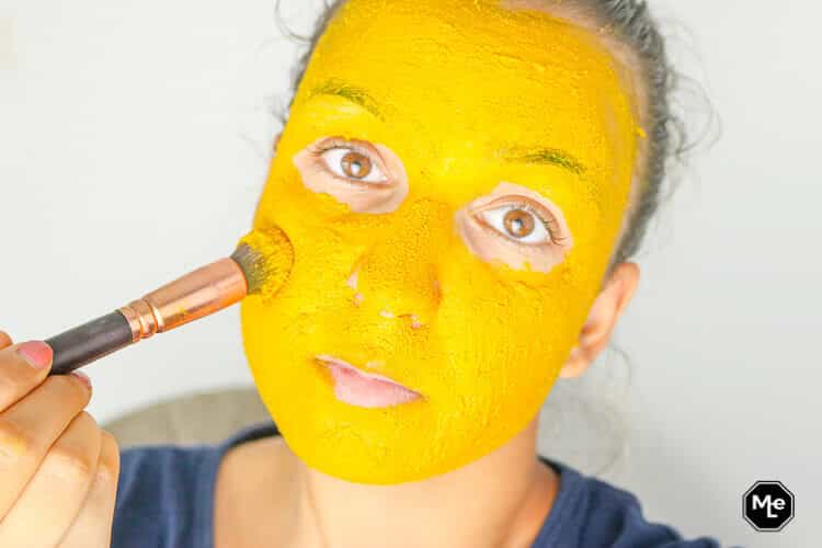 DIY gezichtsmasker van kurkuma