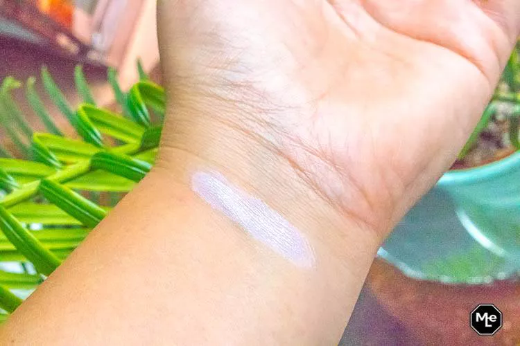 Catrice Arctic Glow Highlighter swatch