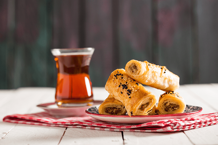 borek feta hapjes met turkse thee