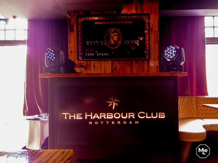 Dj booth van The Harbour Club