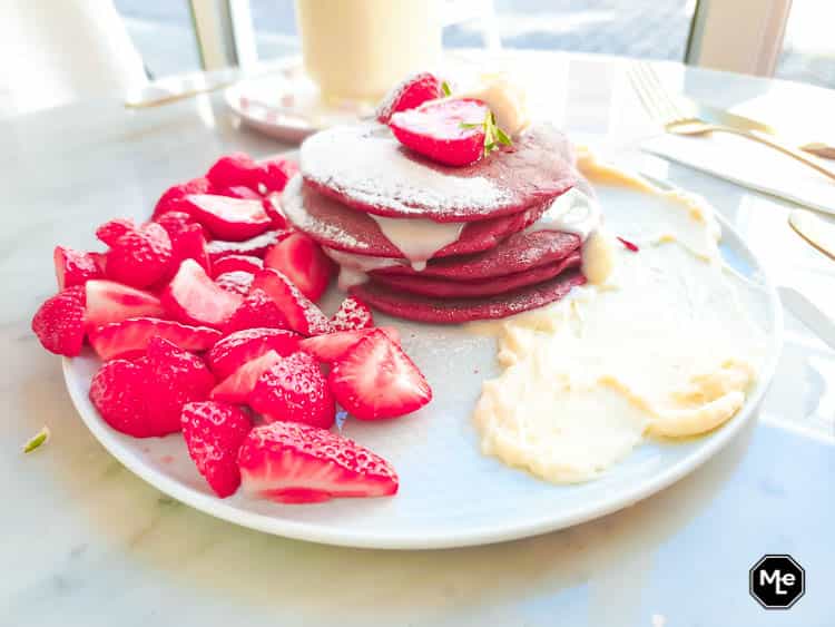 frenchie café - red velvet pancakes