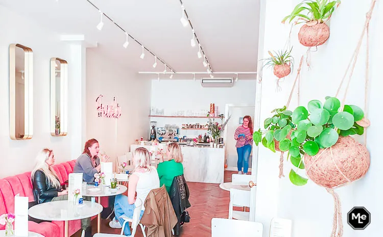 interieur La Fille Café