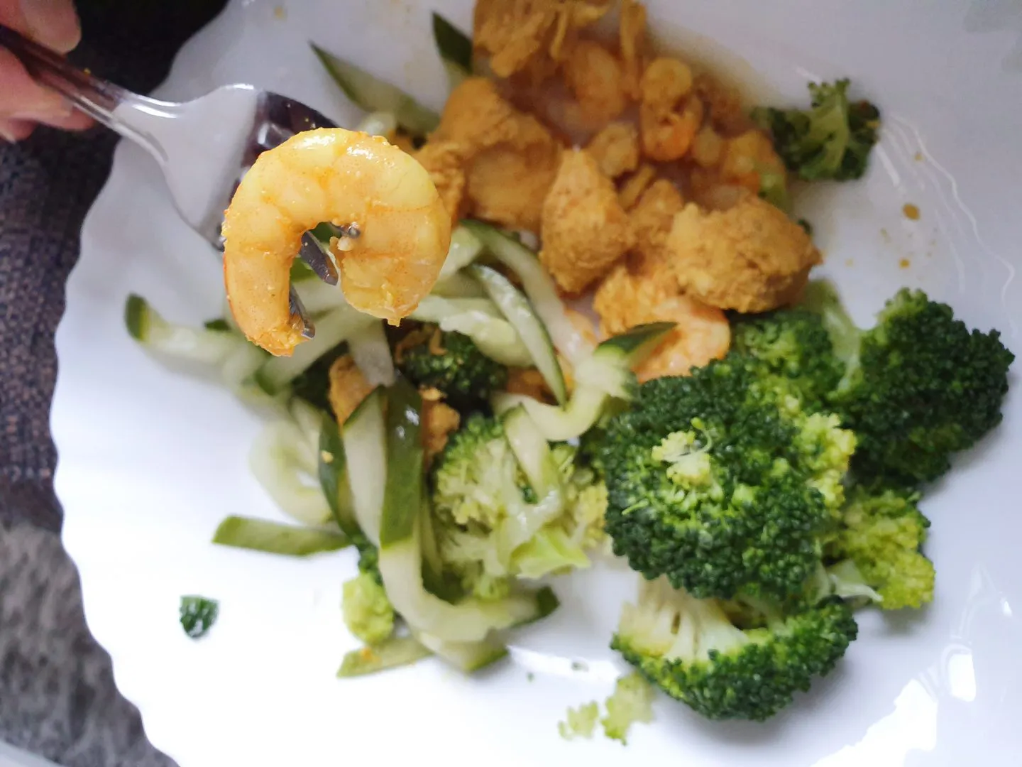 lekker eten, garnalen met broccoli en kipkerrie