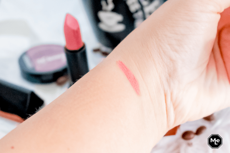 Catrice Demi Matt Lipstick 030 swatch op pols
