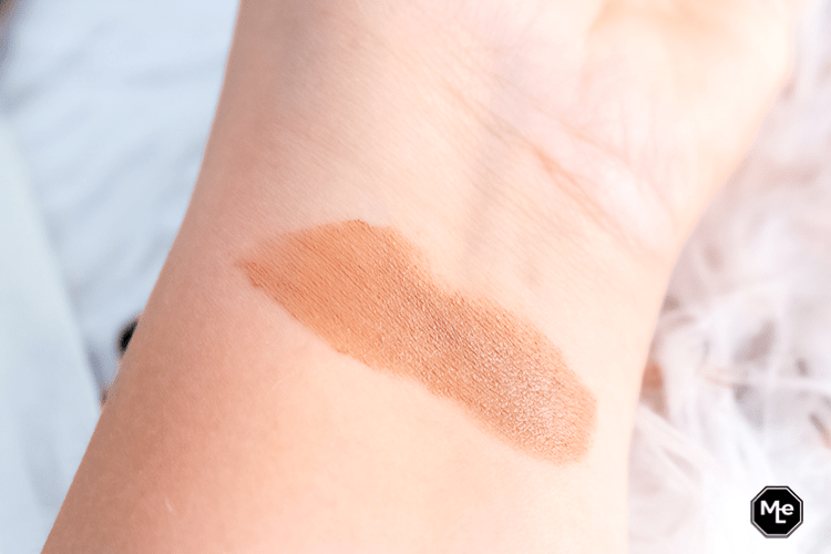 swatch Catrice Triangle artist contour stick op pols