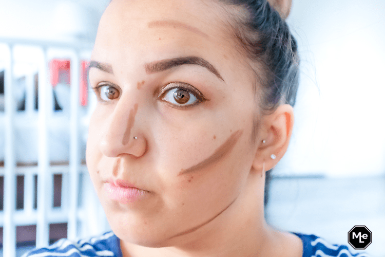 gezicht before met Catrice Triangle artist contour stick