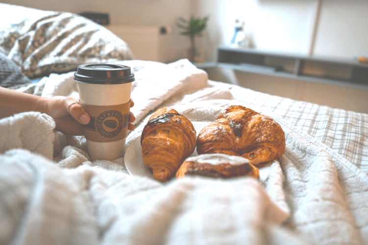 Tips voor een romantische Valentijnsdag ontbijt op bed