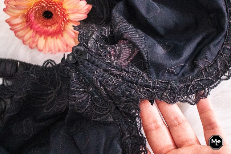 Grote maten bh -Diva - zwart- close-up cups