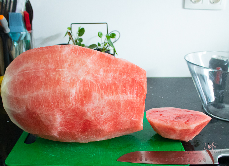 Hoe je het beste een watermeloen kunt snijden