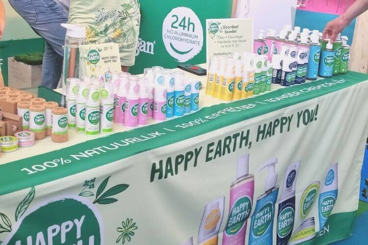 Happy earth verzorgingsproducten, deodorant, douchegel en zeep.