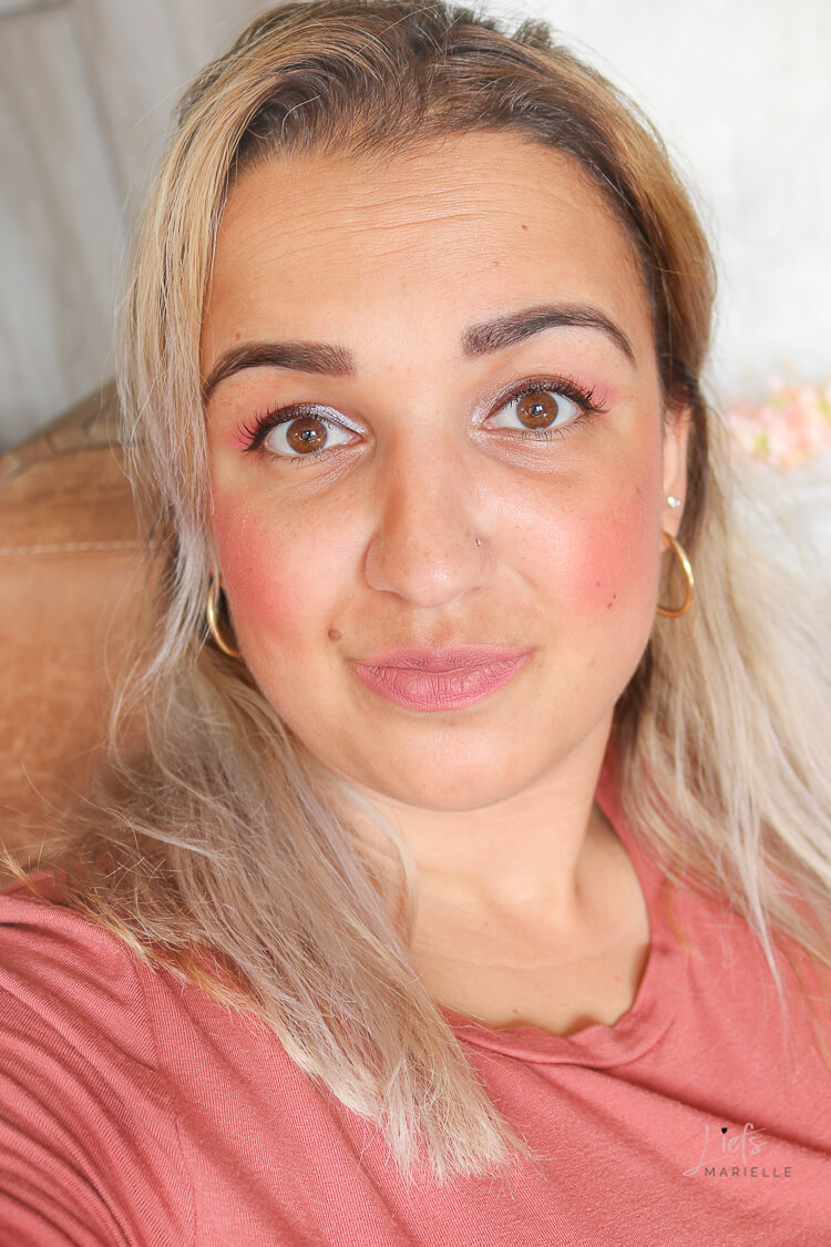 Close-up van mijn gezicht met alle gebruikte make-up producten van  Affect Cosmetics by Pink Avenue.