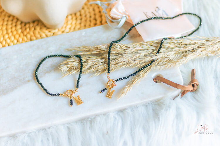 Urban chic collectie KAYA sieraden - armband en ketting zwarte kralen en statement hanger